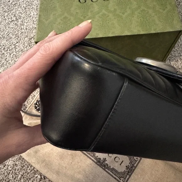 Gucci GG MARMONT MATELASSÉ MEDIUM SHOULDER BAG Black with Antique Silver - Picture 6 of 10